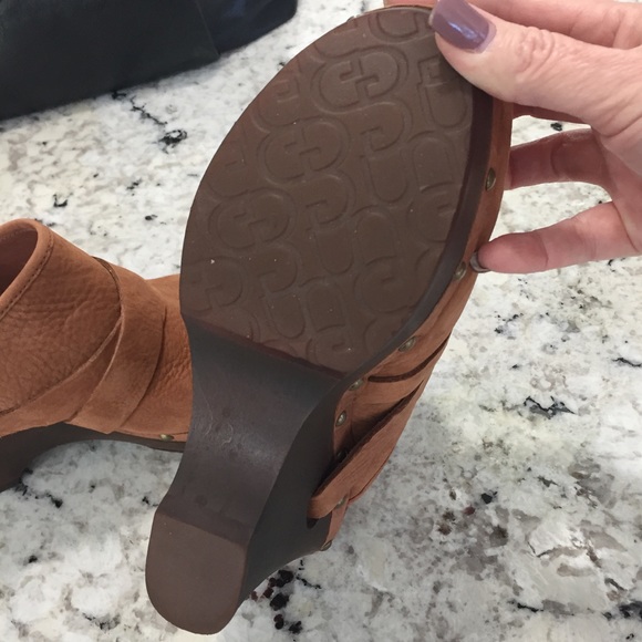 Ugg size 8 - Picture 4 of 4